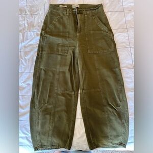 Universal Thread Women’s High Rise Utility Barrel Jeans